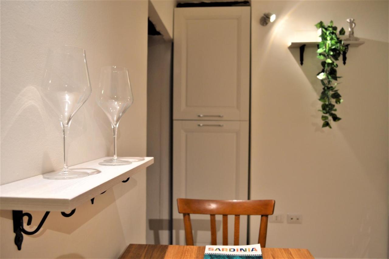 Domu 600 - Suite Mini Appartamento Cagliari Centro Storico Экстерьер фото