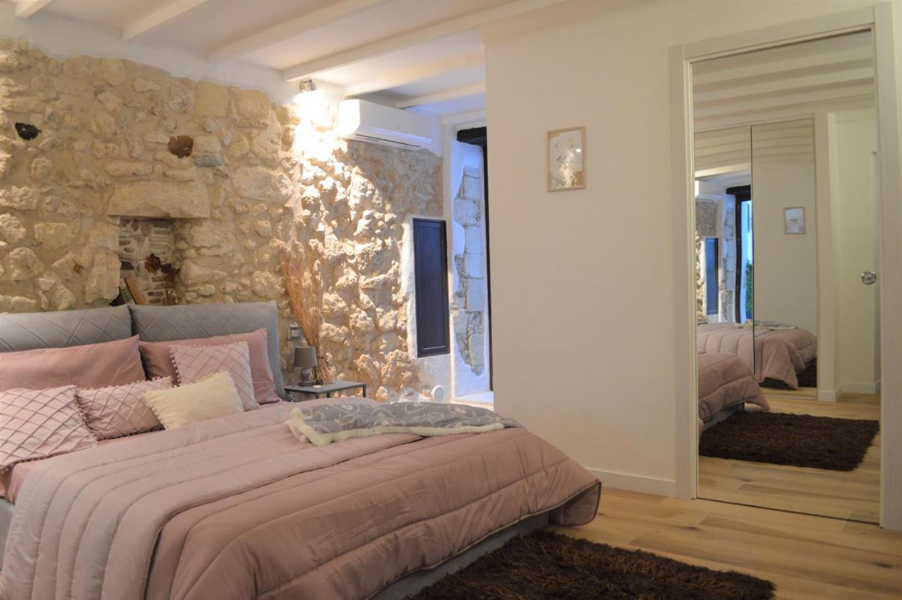 Domu 600 - Suite Mini Appartamento Cagliari Centro Storico Экстерьер фото