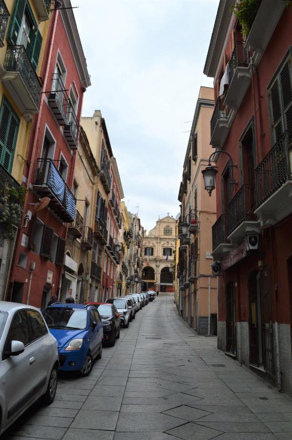 Domu 600 - Suite Mini Appartamento Cagliari Centro Storico Экстерьер фото